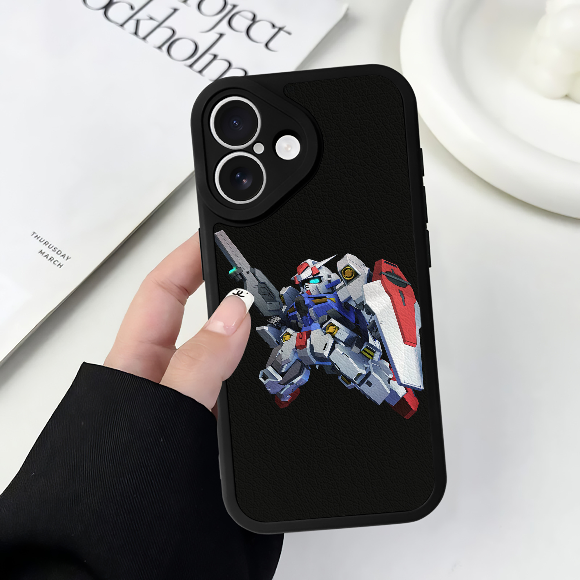 （画像用） 機動戦士ガンダム Mobile Suit Gundam 【iPhone 16シリーズ対応】シリコンスマホケース（レザー調） 材質：シリコン